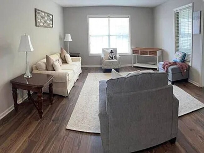 Building Photo - Fully Furnished 1 bed/ 1 bath Island Square Condo