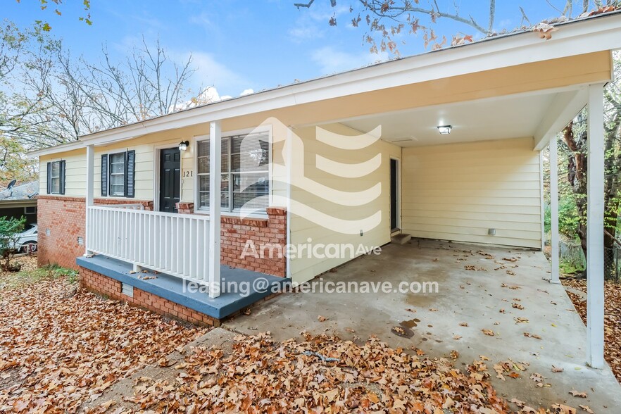 Building Photo - 121 Lindenhurst Dr