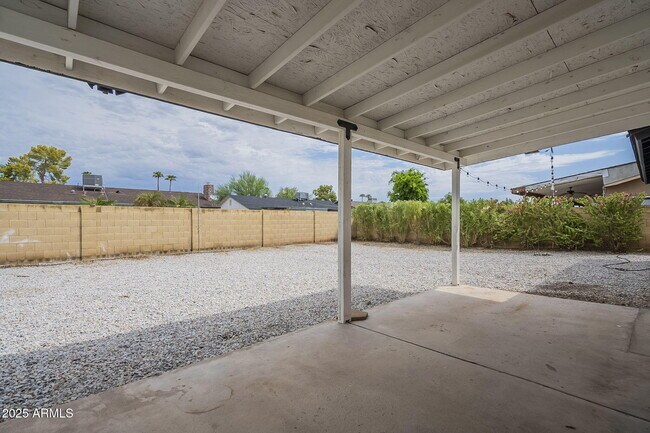 Building Photo - 2030 E Duke Dr