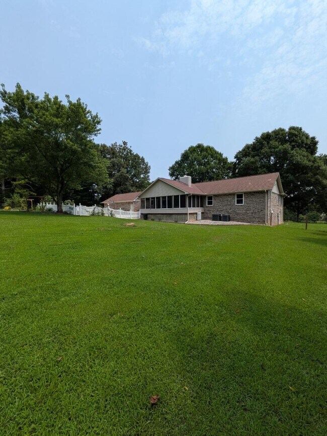Building Photo - 102 Huntington Ridge Rd