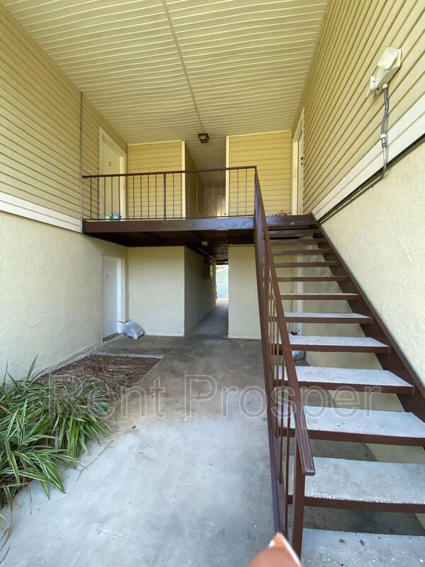 Building Photo - 304 Cherokee Ct