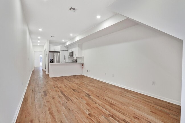 Building Photo - 300 Halladay St