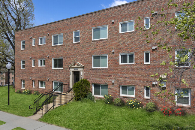 Building Photo - Hanover Courts