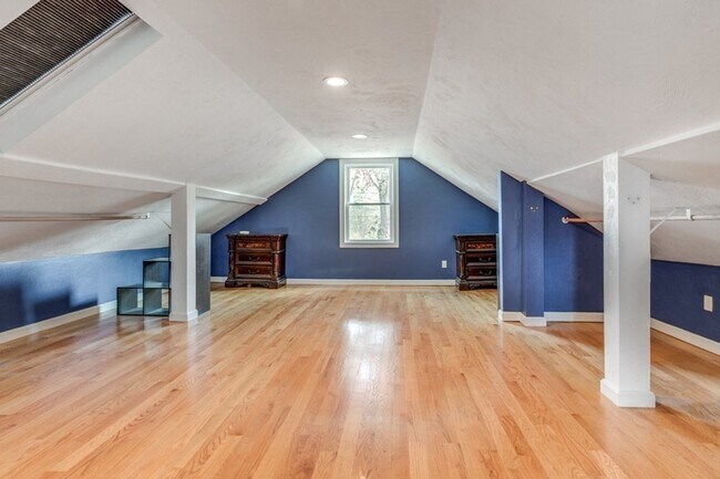 Building Photo - 8 Pluff Ave