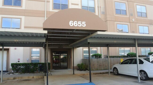 Building Photo - 6655 W Sam Houston Pkwy S