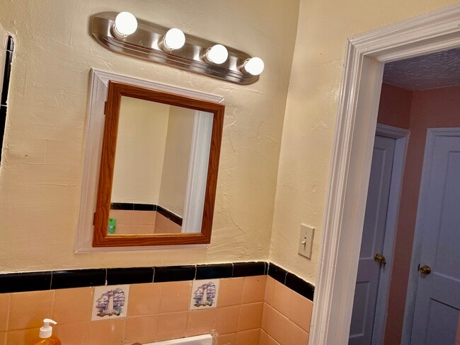 Building Photo - 5521 Wheeler St