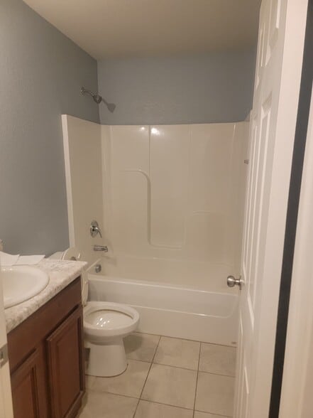 Building Photo - 904 SW Green World St