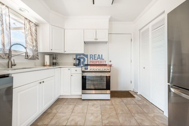 Building Photo - 7352 Tilden St