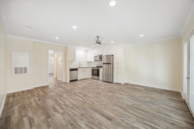 Building Photo - 300 Pecore St