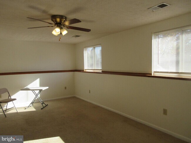 Building Photo - 9813 Fairmont Ave