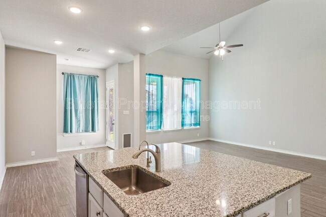 Building Photo - 10208 High Noon Dr