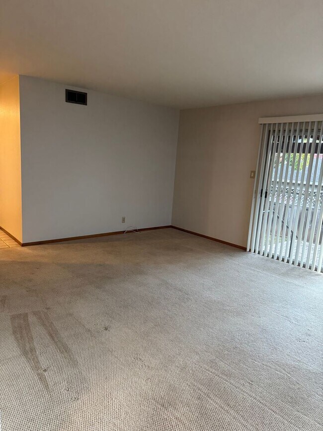 Building Photo - 370 Wright Ave