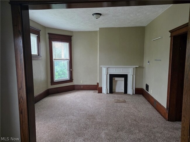 Building Photo - 407 N 10th St