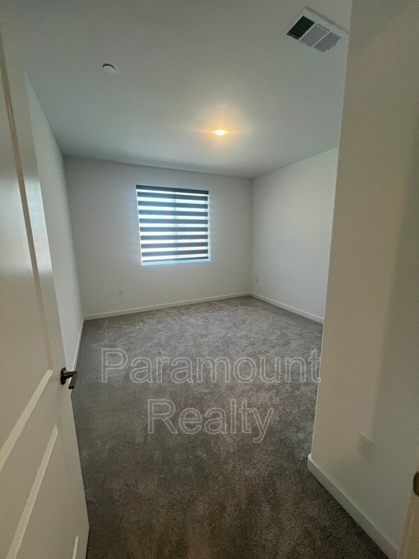 Building Photo - 1740 Lacey Ave