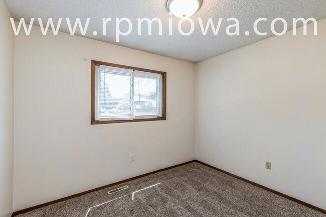 Building Photo - SHORT TERM LEASE!!  4 Bedroom, 2 Bath Home In Ames