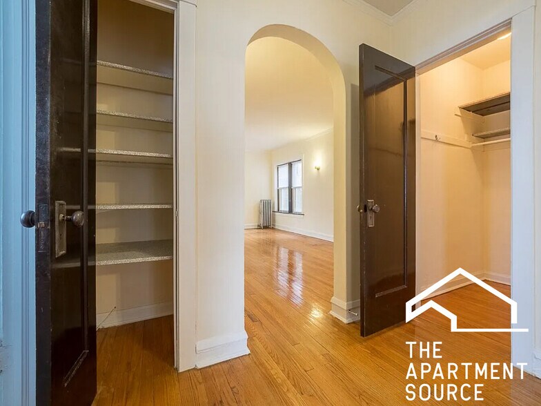 Building Photo - 4903 N Hoyne Ave