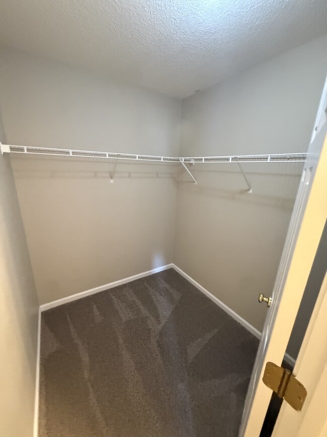 Building Photo - 115 Creeke Ln