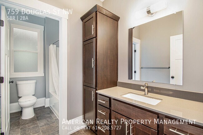 Building Photo - 759 Douglas St NW