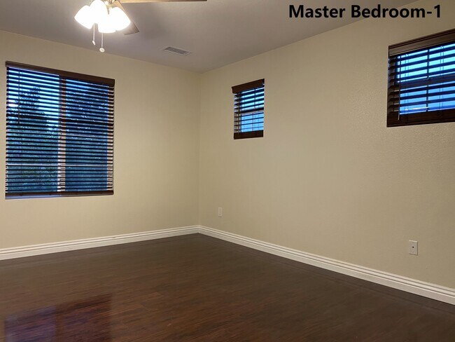 Building Photo - 31750 Paseo de Castaic