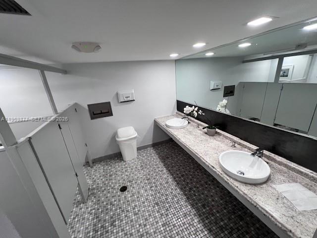 Building Photo - 16570 NE 26th Ave