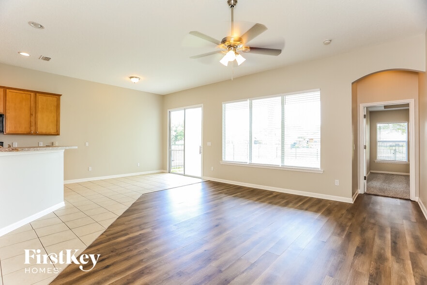 Building Photo - 13966 Devan Lee Dr N