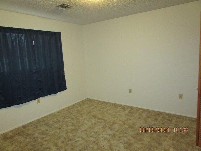 Building Photo - Newly remodeled 5 bedroom/2 bath home