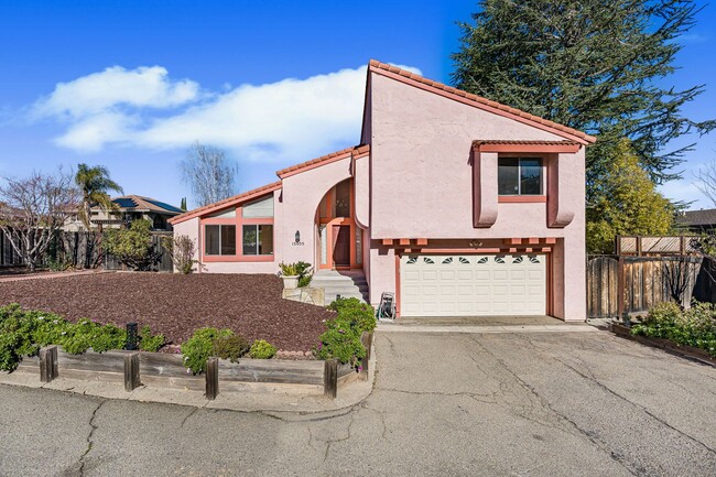 Primary Photo - Beautiful Los Gatos home on an oversized l...