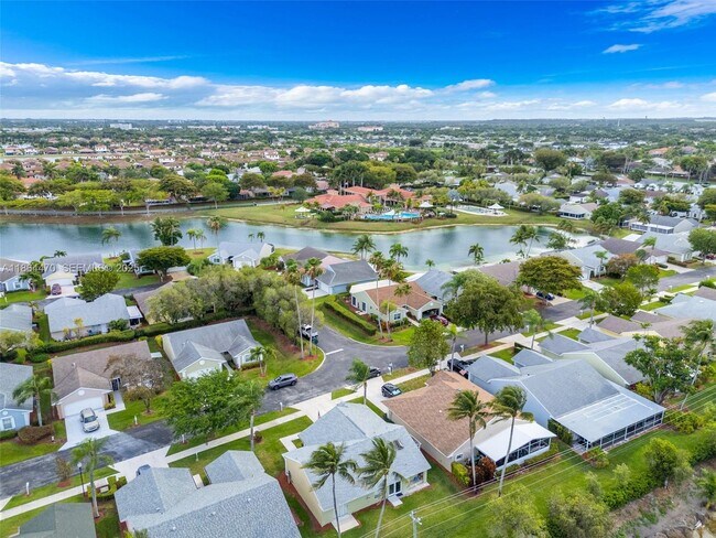 Building Photo - 2590 SE 7th Pl