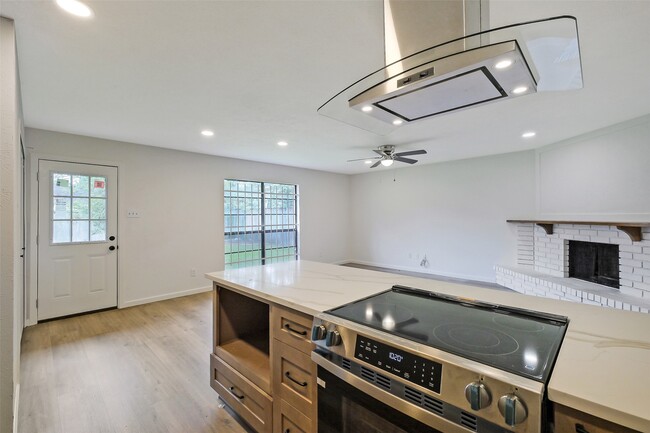 Building Photo - 5007 Ridgecreek Dr