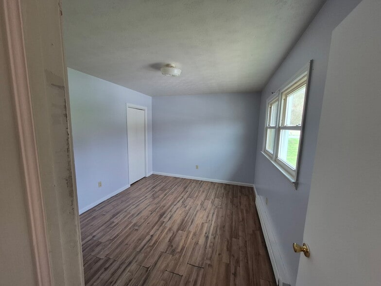 3rd bedroom - 108 Lewis Ln