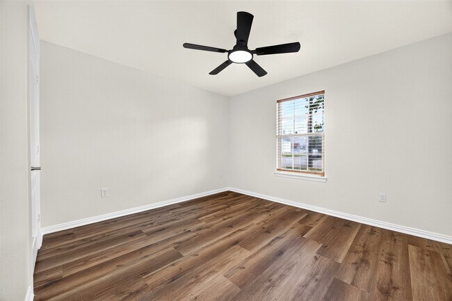 Building Photo - 1302 Shearn St