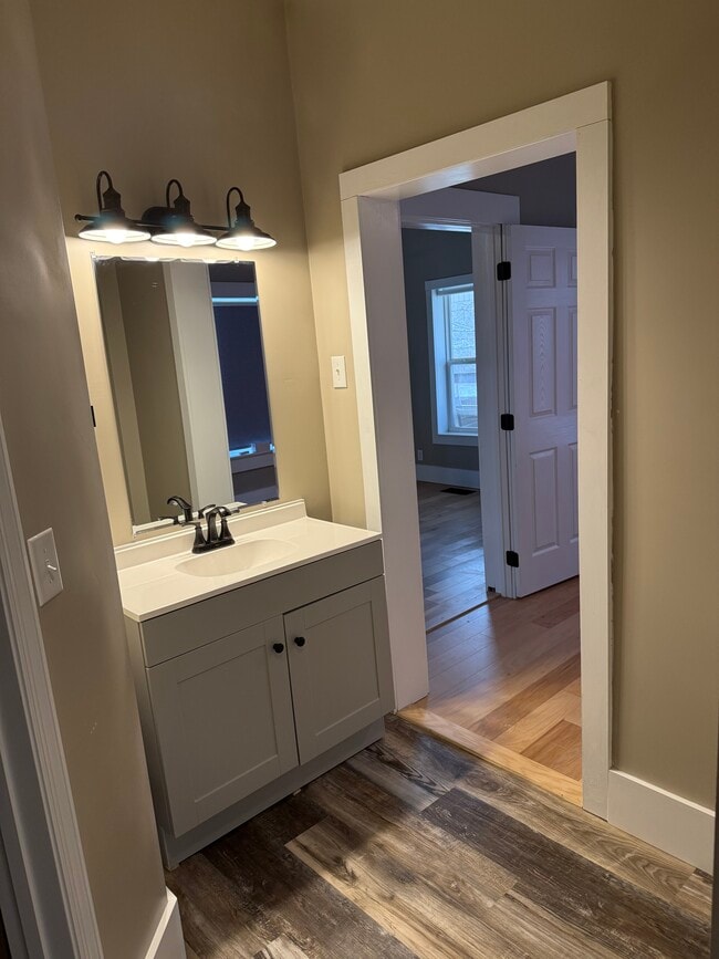 Building Photo - 1109