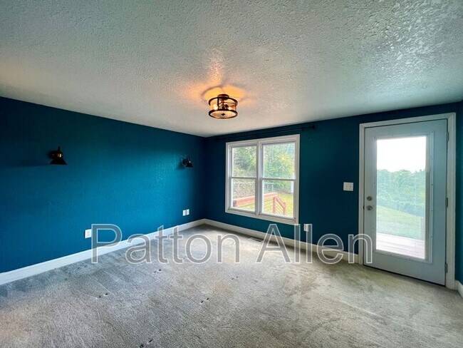 Building Photo - 15 Lela Ln