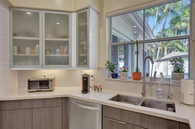 Building Photo - 1529 Shoreline Way