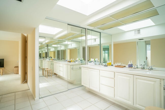 Building Photo - 75810 Altamira Dr