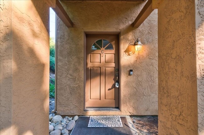 Building Photo - Spacious 2-Bedroom Townhome in a Private, ...