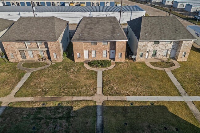 Building Photo - 12206 Ormandy St