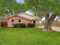 Building Photo - 2822 Linhaven Dr