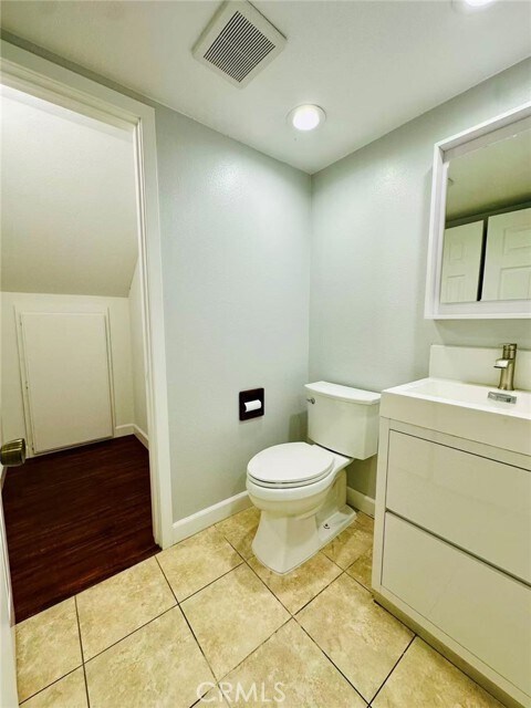 Building Photo - 4872 Vía Alista