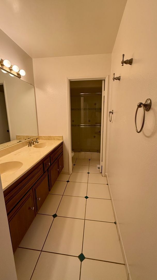 Building Photo - Spacious Townhouse For Rent at Montezuma T...
