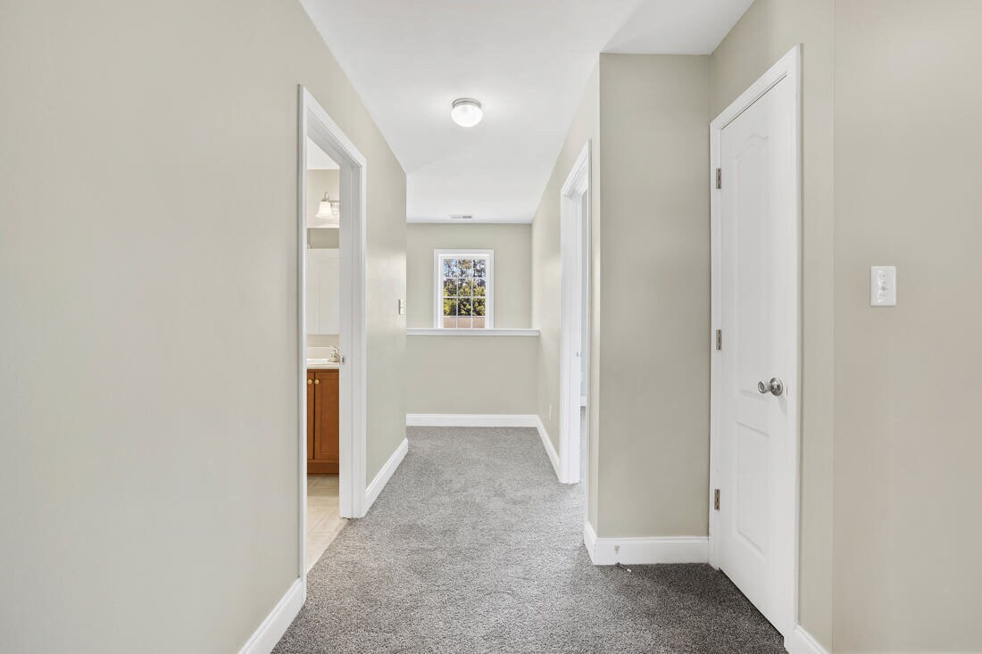Building Photo - 121 Feathers Ln