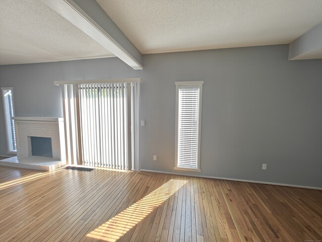 Building Photo - 351 Heritage Vlg