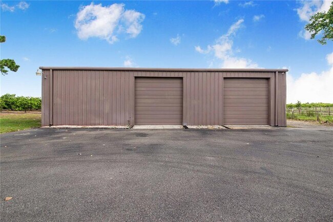 Building Photo - 7740 Lake Hatchineha Rd