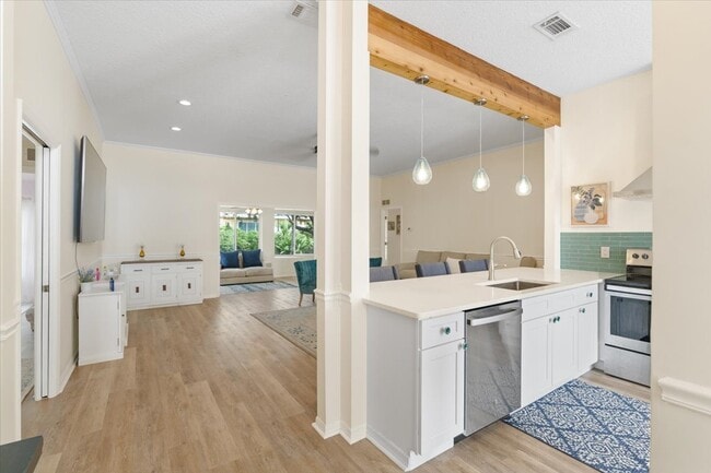 Building Photo - 131 Barrier Isle Dr