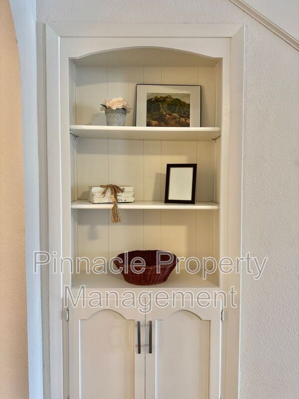 Building Photo - 2408 Lindenwood Dr