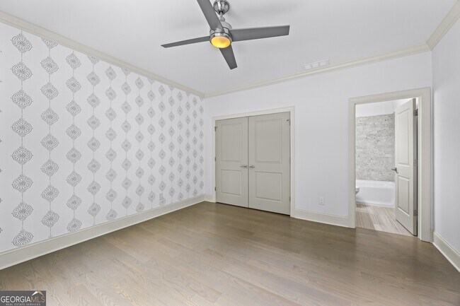 Building Photo - 1742 Helen Dr NE