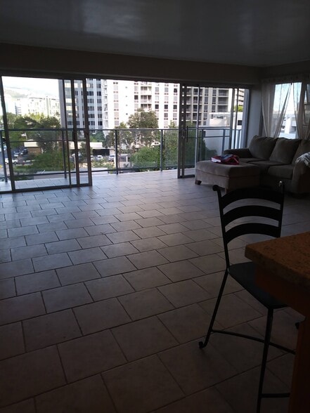 Building Photo - 1645 Ala Wai Blvd