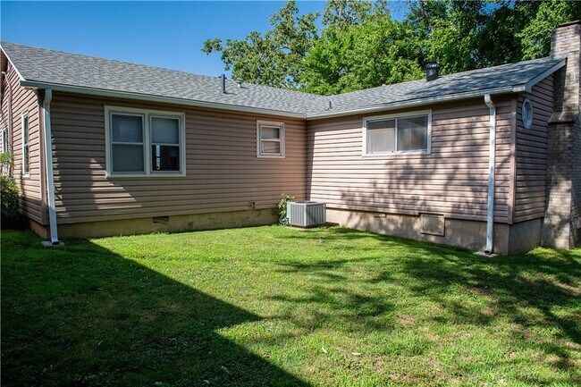 Building Photo - 1861 W Deane St