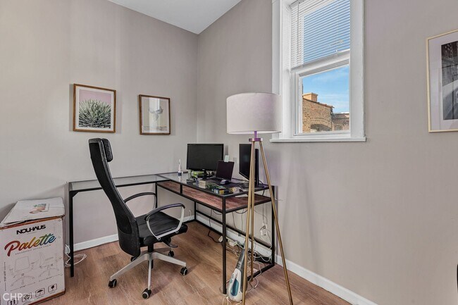 Building Photo - 2346 W Thomas St