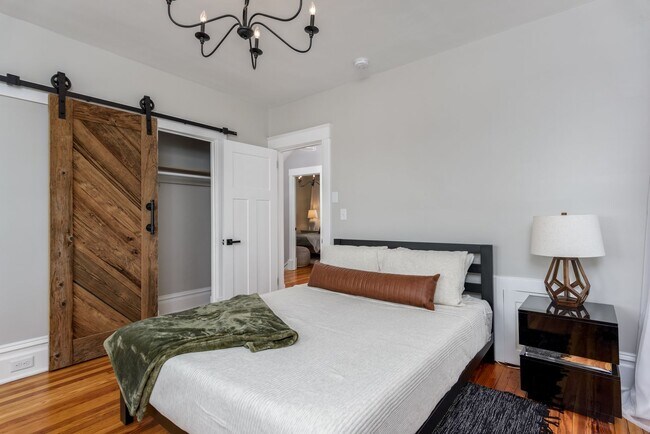 Building Photo - 608 N Front St